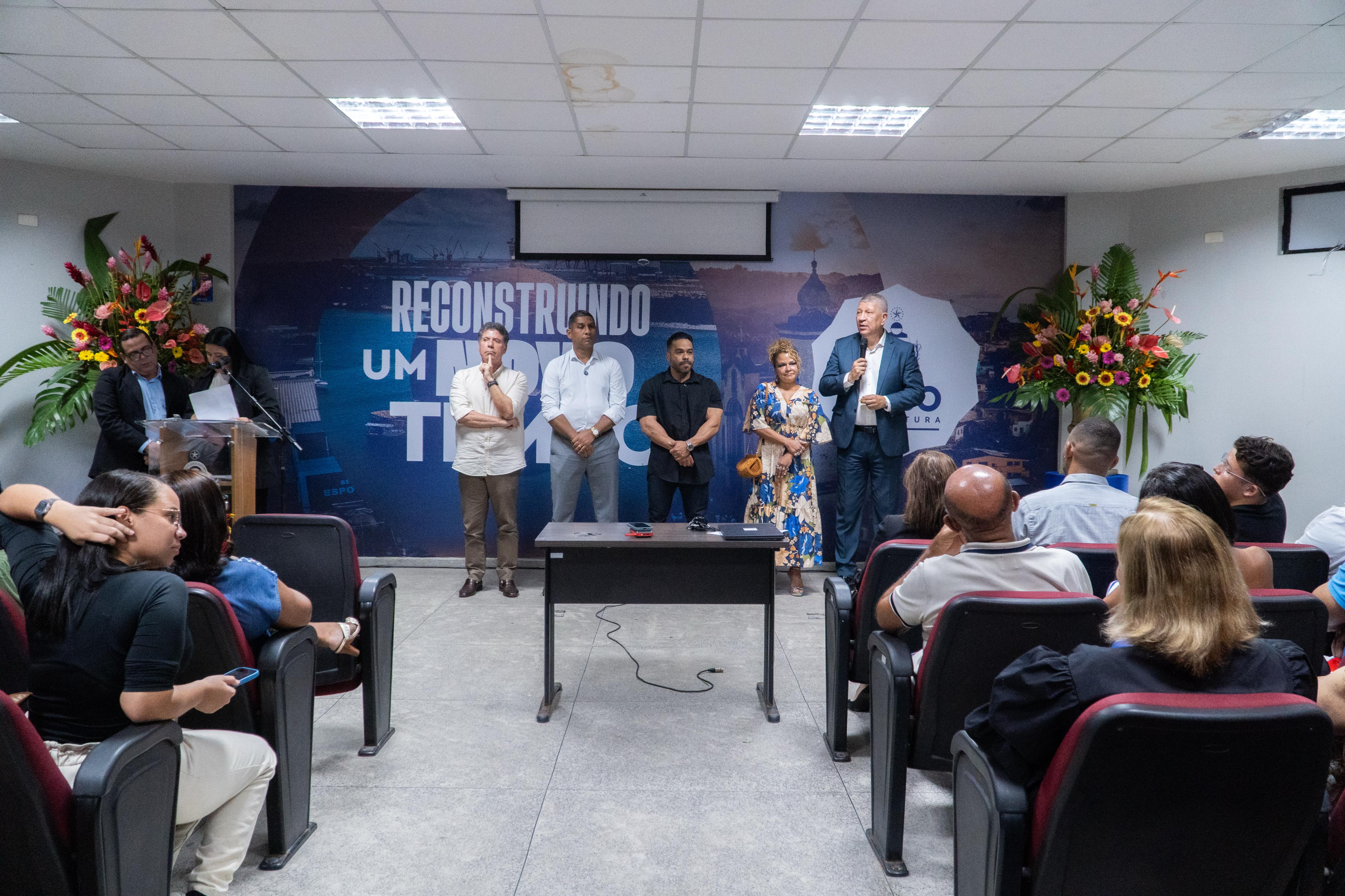 Câmara de Vereadores marca presença na posse de 130 professores da rede pública municipal