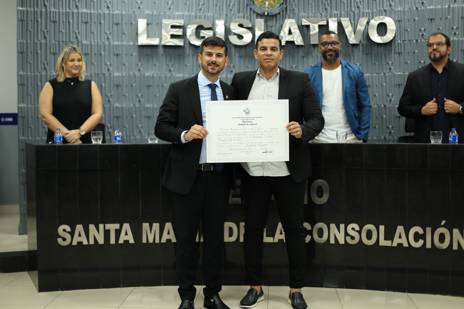 Câmara do Cabo concede título de cidadão ao pastor Rodrigo Cerqueira