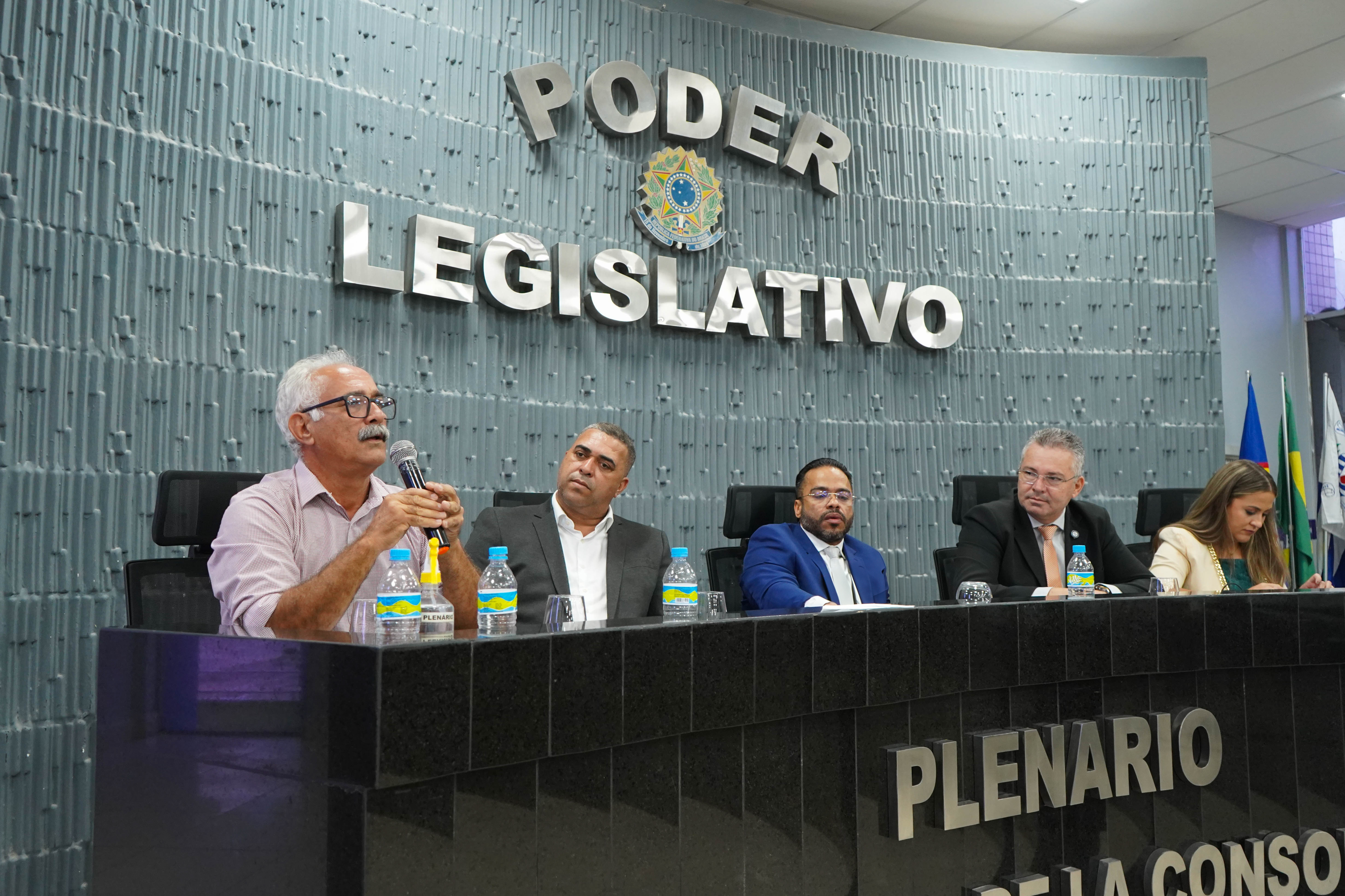 Câmara recebe secretário de Serviços Públicos em sessão ordinária de prestação de contas