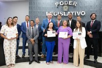 Mês da Mulher: prestação de contas e homenagens na Câmara do Cabo