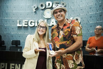 Câmara concede medalha Ariano Suassuna ao Mestre Santeiro