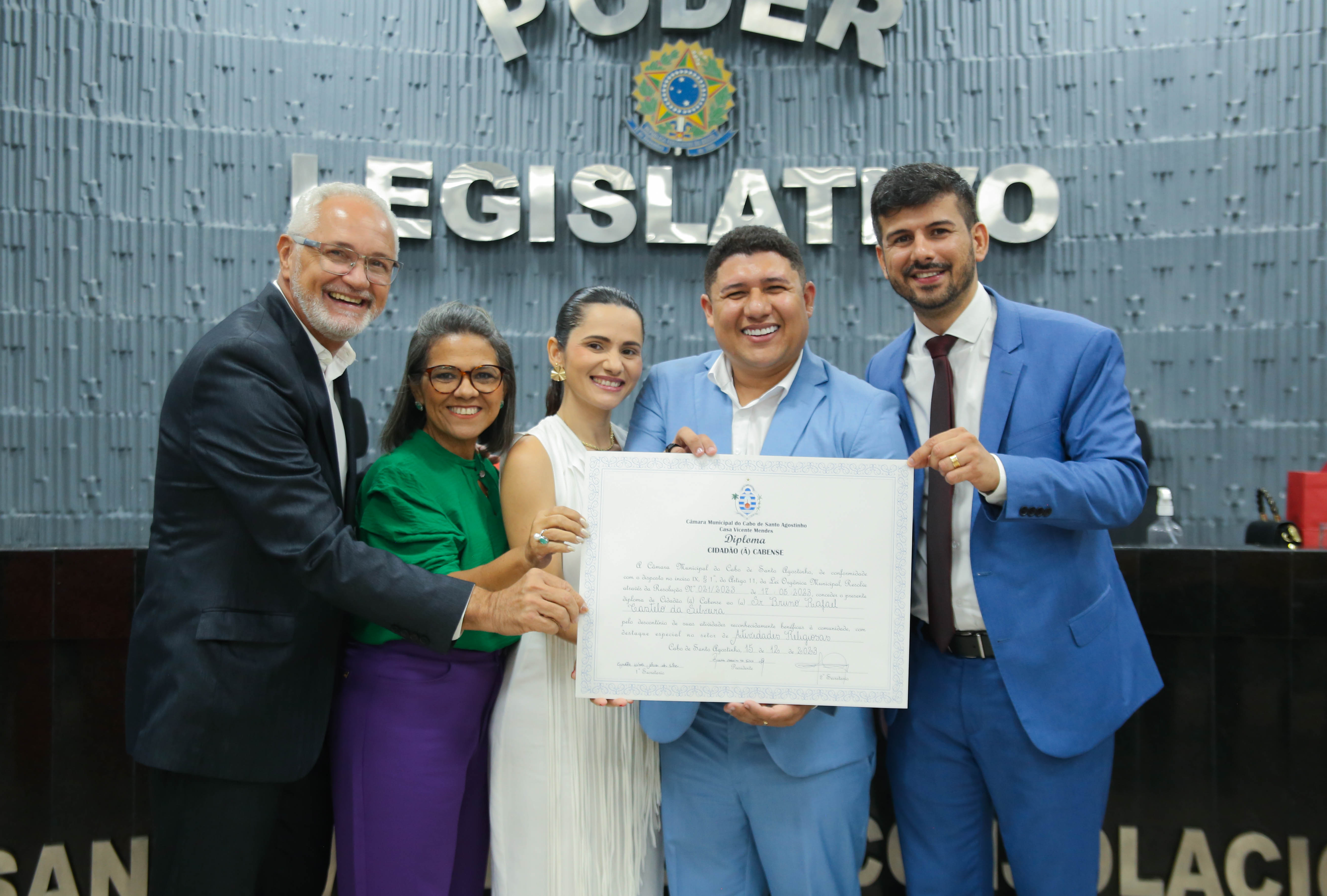 Câmara do Cabo concede título de cidadão ao pastor Bruno Silveira