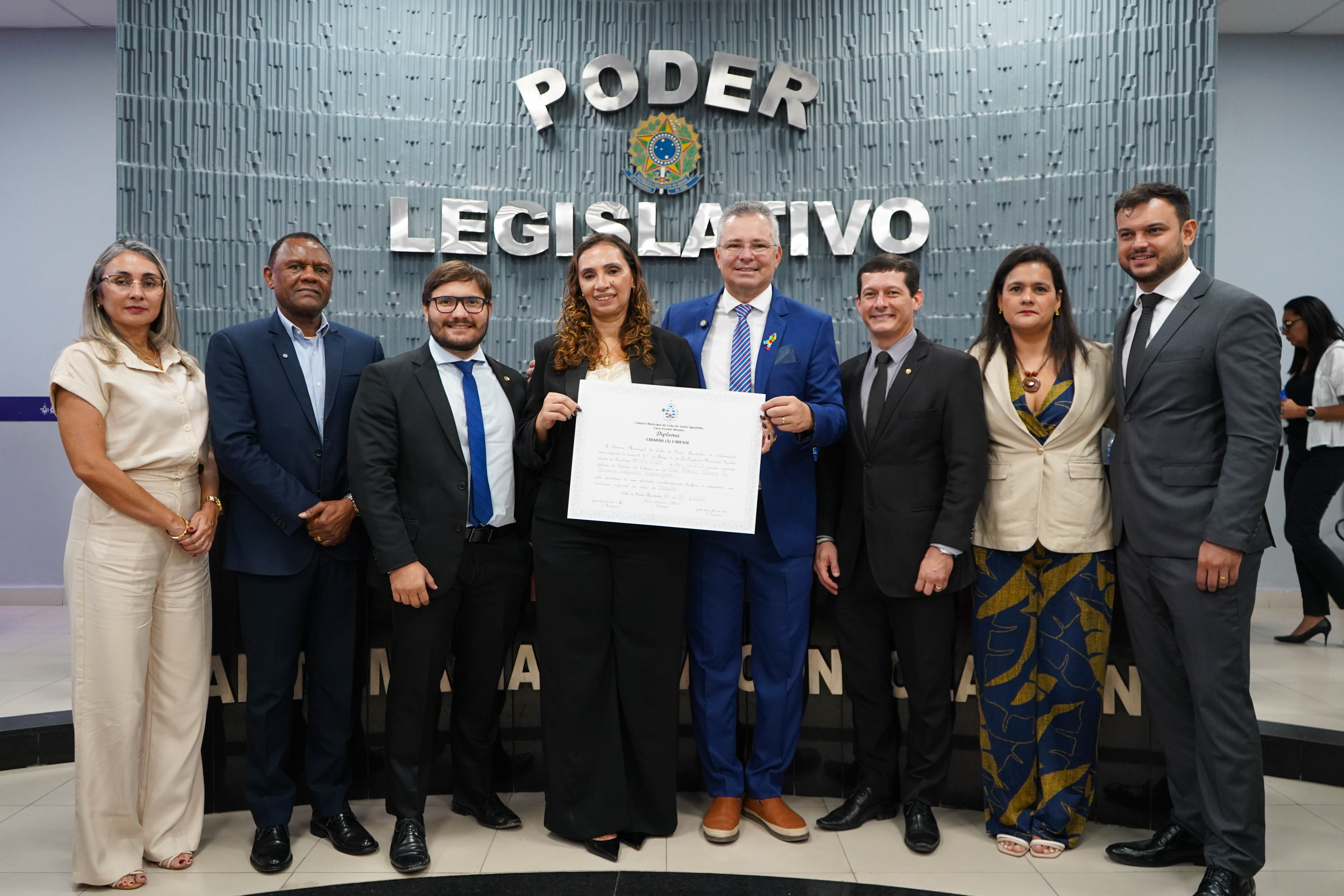 Câmara entrega título de Cidadã Cabense à Defensora Pública Eloísa Helena