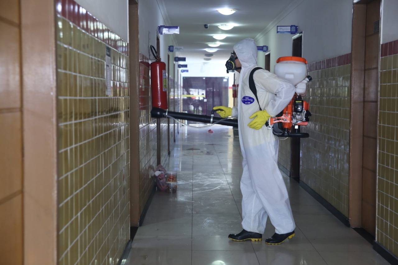 Prédio da Câmara recebe serviço de desinfecção contra o coronavírus