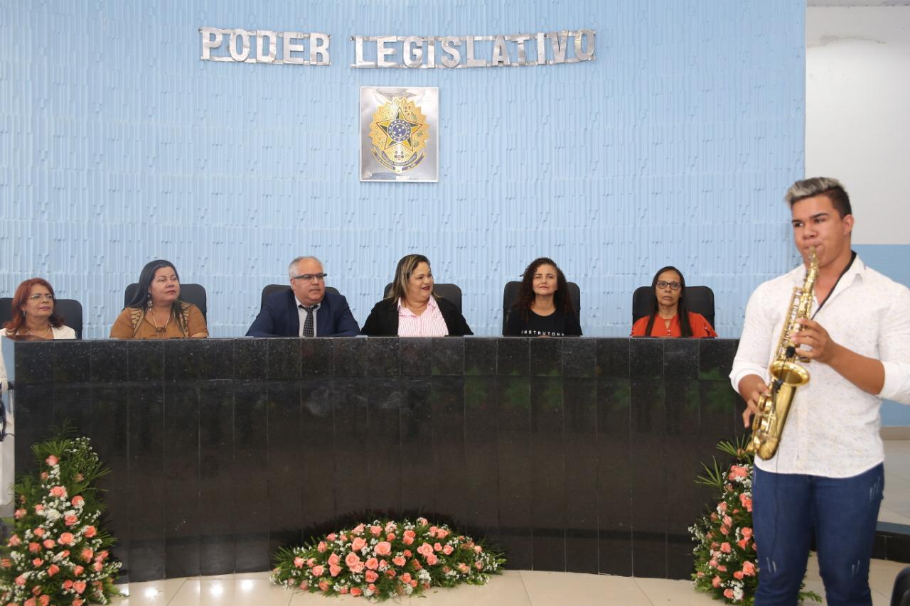 Sessão solene em homenagem ao Dia Internacional da Mulher é realizada com muita alegria