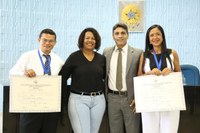 Vereador concede titulo de cidadão cabense a dois professores da rede municipal de ensino